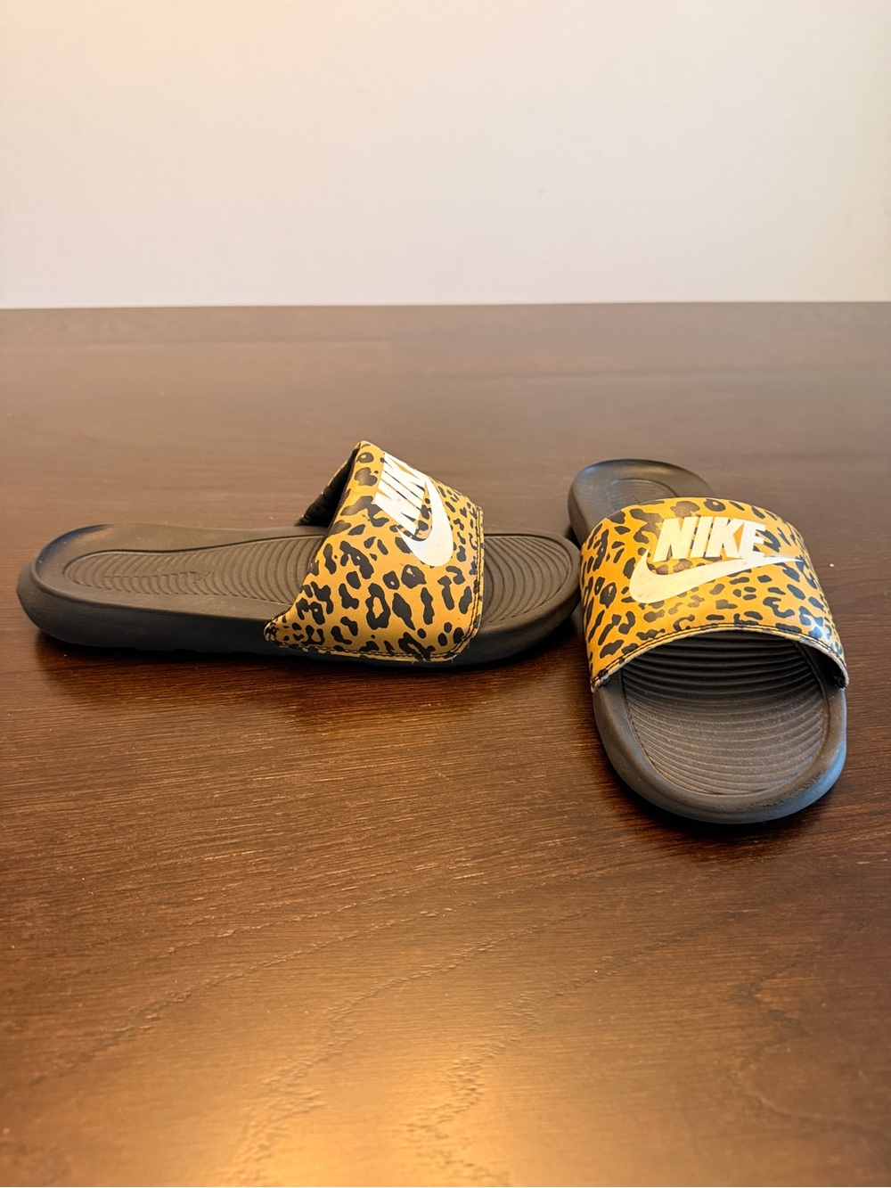Nike womens leopard Print Slide Sandals - Black and Yellow size 10